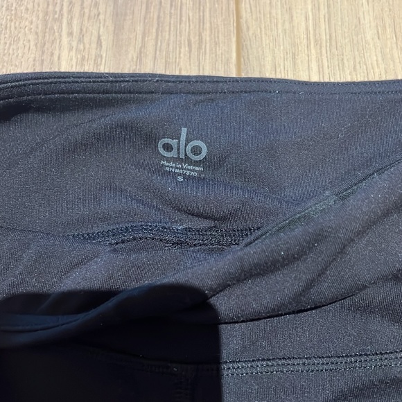 Alo Leggings - Picture 3 of 4